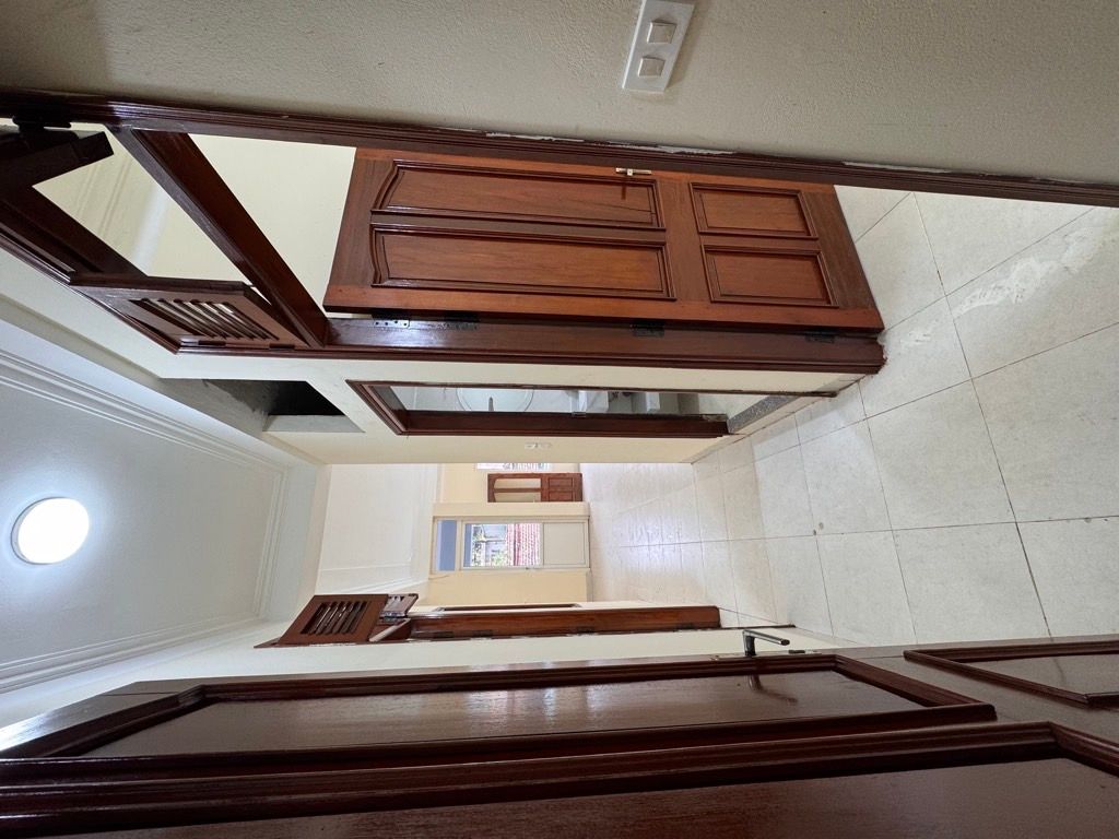 Bán nhà Y Miếu - diện tích 64m2 5 tầng - MẶT CHỢ - KINH DOANH SẦM UẤT - giá 17,3 tỷ