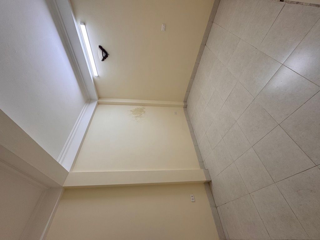 Bán nhà Y Miếu - diện tích 64m2 5 tầng - MẶT CHỢ - KINH DOANH SẦM UẤT - giá 17,3 tỷ