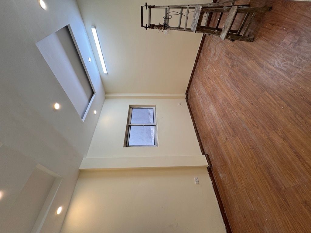 Bán nhà Y Miếu - diện tích 64m2 5 tầng - MẶT CHỢ - KINH DOANH SẦM UẤT - giá 17,3 tỷ