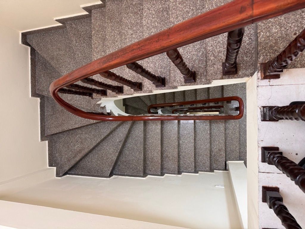 Bán nhà Y Miếu - diện tích 64m2 5 tầng - MẶT CHỢ - KINH DOANH SẦM UẤT - giá 17,3 tỷ