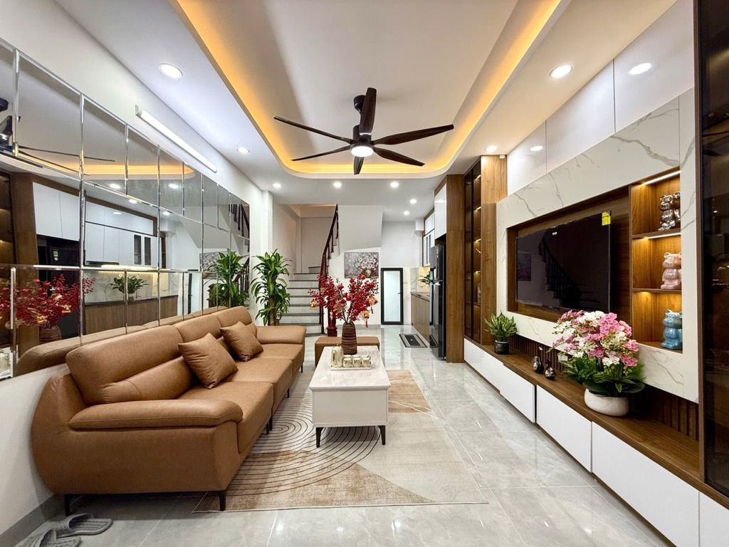 Bán nhà Định Công Thượng - diện tích 31m2 5 tầng - ô tô đỗ cửa - giá 9,3 tỷ