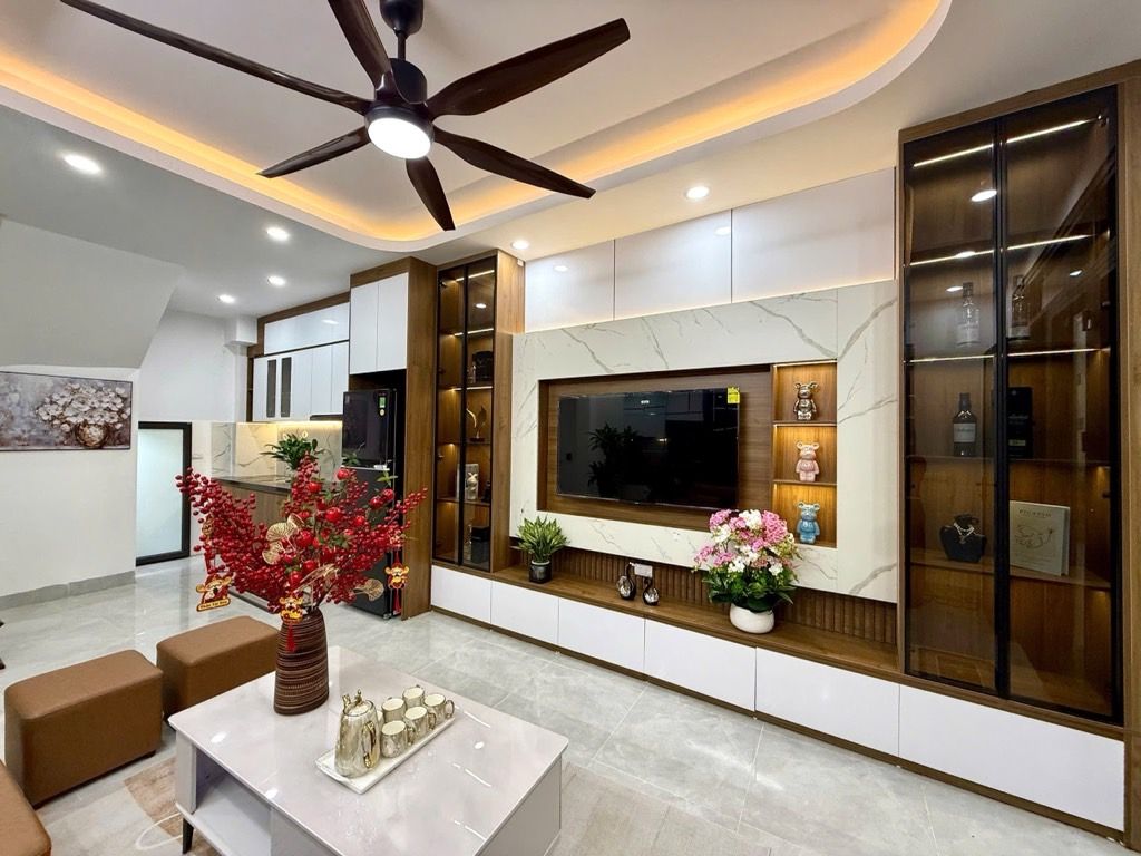 Bán nhà Định Công Thượng - diện tích 31m2 5 tầng - ô tô đỗ cửa - giá 9,3 tỷ