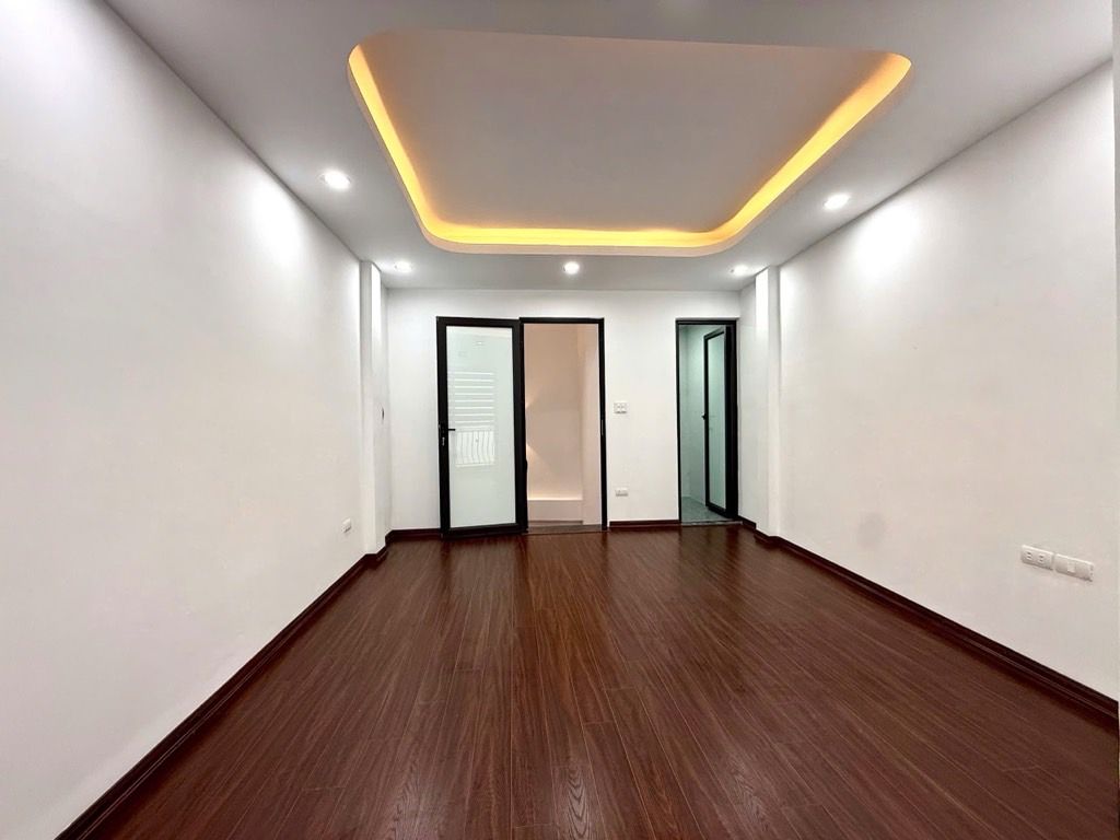 Bán nhà Định Công Thượng - diện tích 31m2 5 tầng - ô tô đỗ cửa - giá 9,3 tỷ