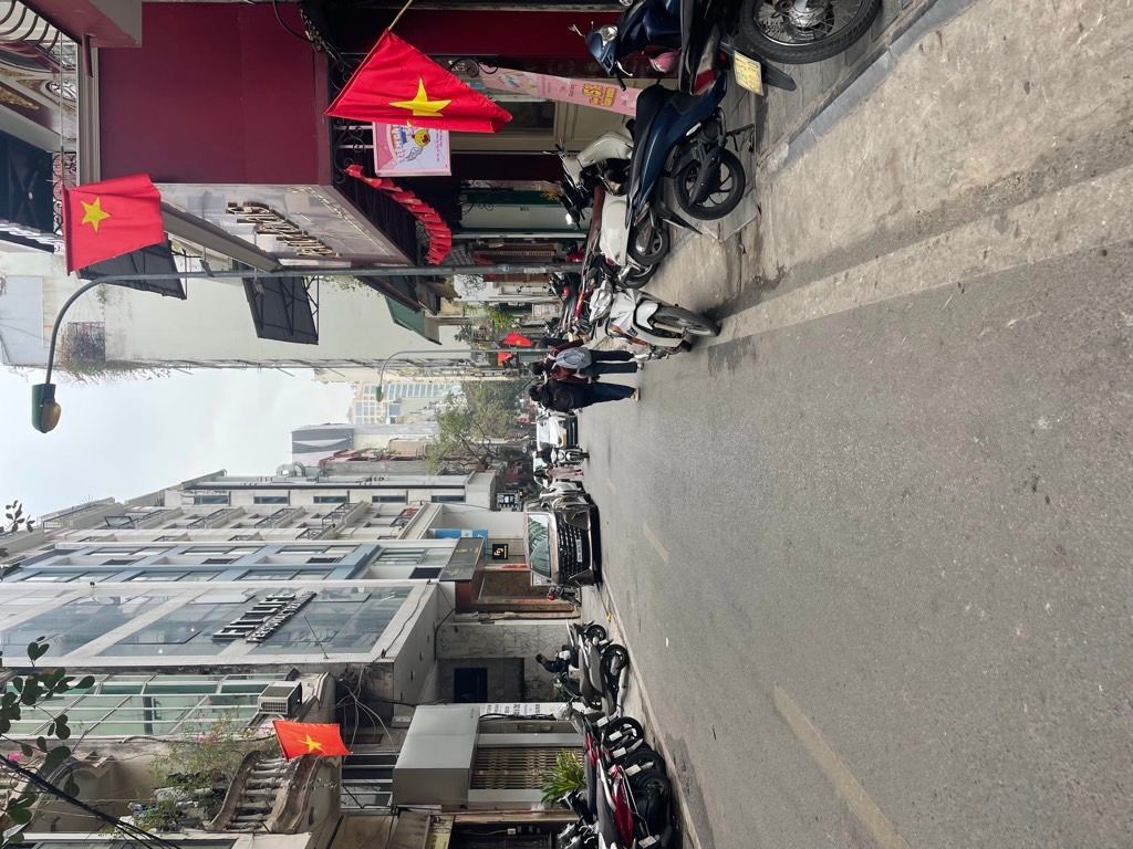 Bán nhà Bùi Thị Xuân - diện tích 28m2 4 tầng - Mặt phố trung tâm - giá 24 tỷ