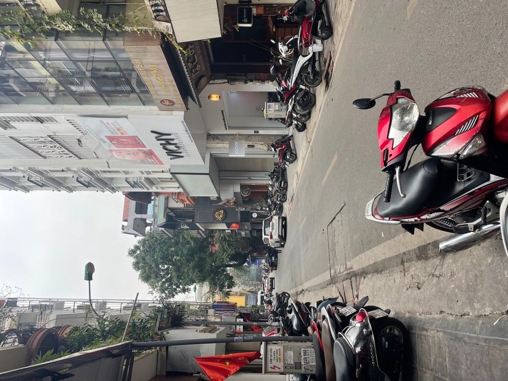 Bán nhà Bùi Thị Xuân - diện tích 28m2 4 tầng - Mặt phố trung tâm - giá 24 tỷ