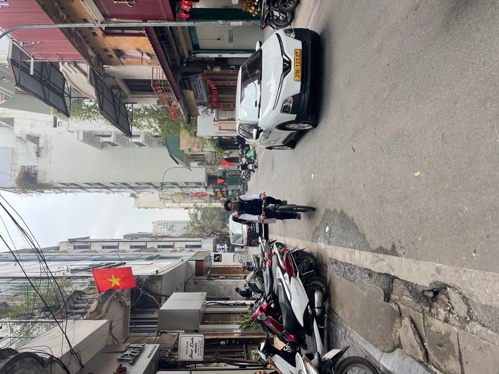 Bán nhà Bùi Thị Xuân - diện tích 28m2 4 tầng - Mặt phố trung tâm - giá 24 tỷ