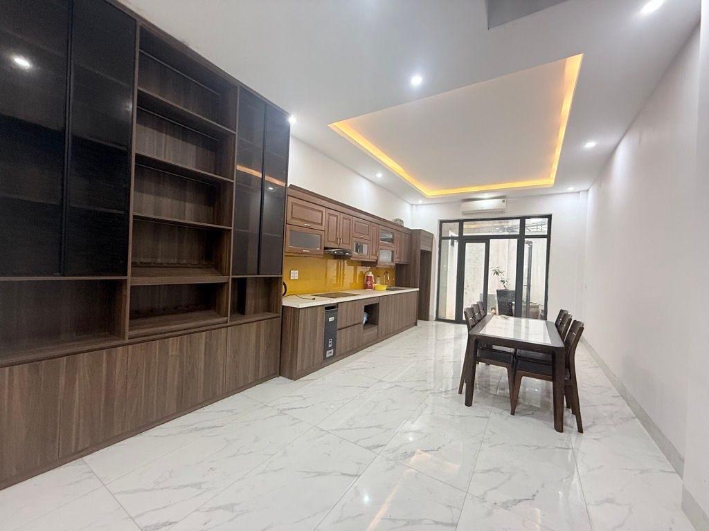 Bán nhà trong ngõ Ngô Gia Tự 79m2 x 4 tầng, Q. Long Biên – Giá 10,5 tỷ