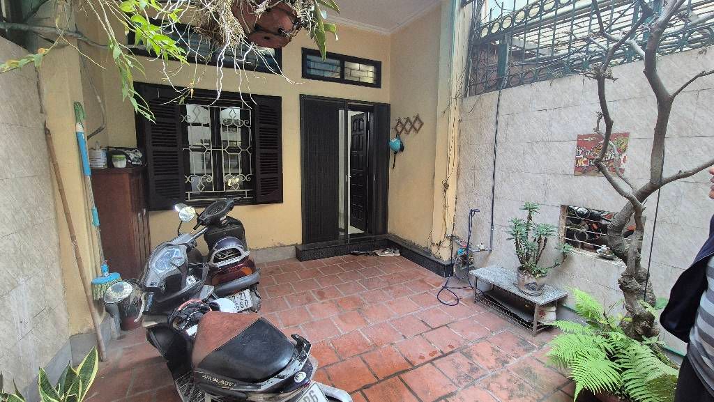 Bán nhà Giải Phóng - diện tích 71.9m2 3 tầng - ô tô tránh - giá 22,8 tỷ