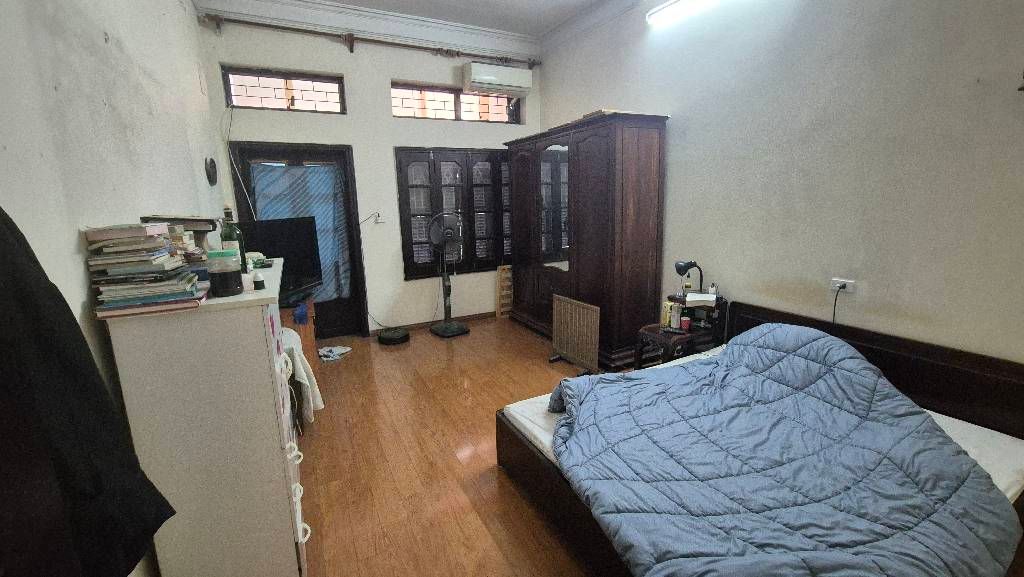 Bán nhà Giải Phóng - diện tích 71.9m2 3 tầng - ô tô tránh - giá 22,8 tỷ