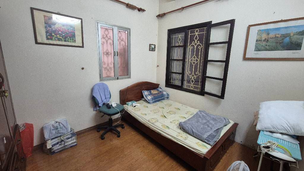 Bán nhà Giải Phóng - diện tích 71.9m2 3 tầng - ô tô tránh - giá 22,8 tỷ