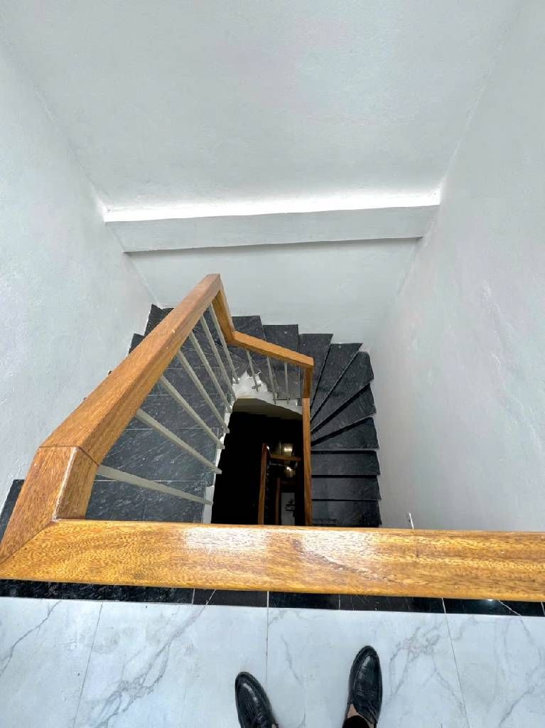 Bán nhà Kim Giang - diện tích 37m2 5 tầng - ô tô sát nhà - giá 9,1 tỷ