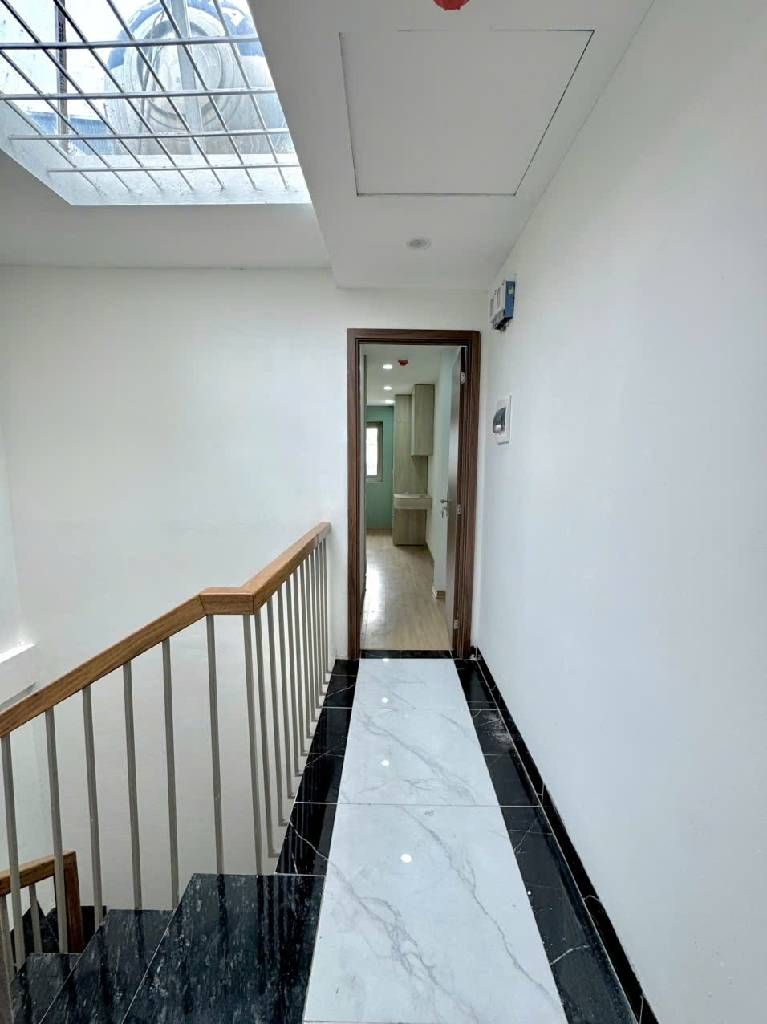 Bán nhà Kim Giang - diện tích 37m2 5 tầng - ô tô sát nhà - giá 9,1 tỷ