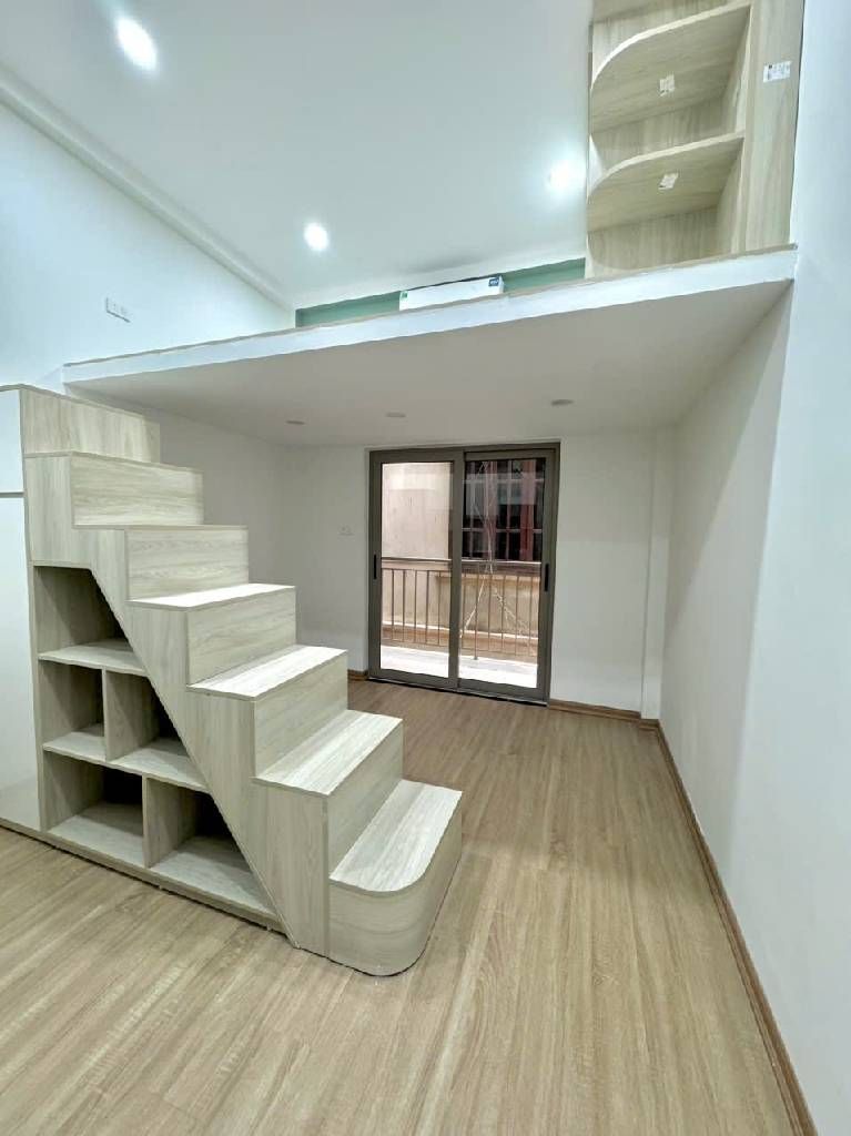 Bán nhà Kim Giang - diện tích 37m2 5 tầng - ô tô sát nhà - giá 9,1 tỷ