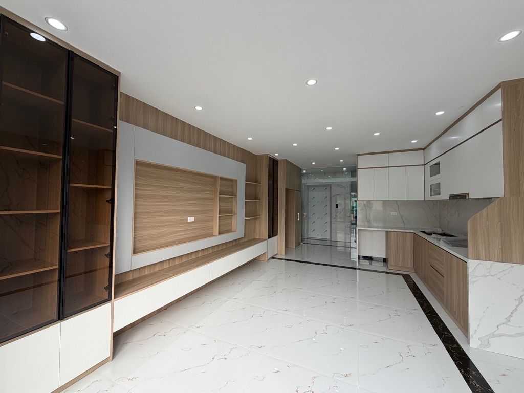 Bán nhà Ngọc Hồi - diện tích 50m2 6 tầng - Ô TÔ - THANG MÁY - NHÀ CỰC ĐẸP - giá 17,9 tỷ