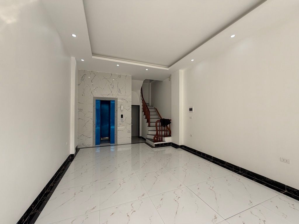 Bán nhà Ngọc Hồi - diện tích 50m2 6 tầng - Ô TÔ - THANG MÁY - NHÀ CỰC ĐẸP - giá 17,9 tỷ