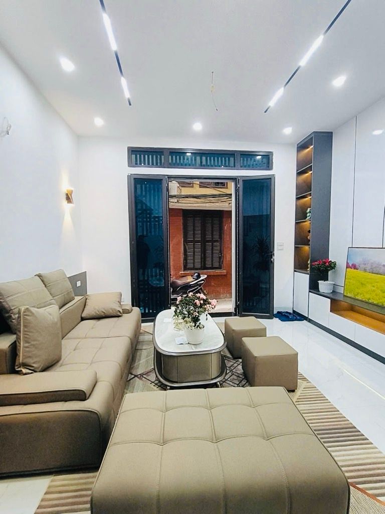 Bán nhà Lương Khánh Thiện - diện tích 26,5m2 5 tầng - Ô TÔ VF3 CHẠY VÒNG QUANH - giá 9,35 tỷ