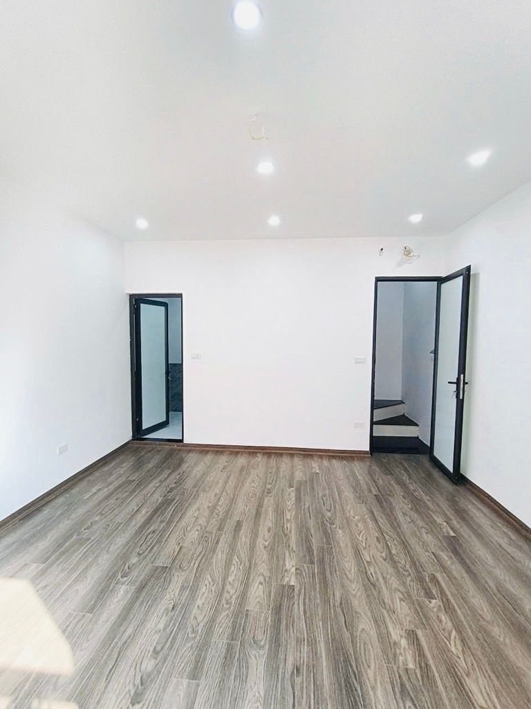 Bán nhà Lương Khánh Thiện - diện tích 26,5m2 5 tầng - Ô TÔ VF3 CHẠY VÒNG QUANH - giá 9,35 tỷ