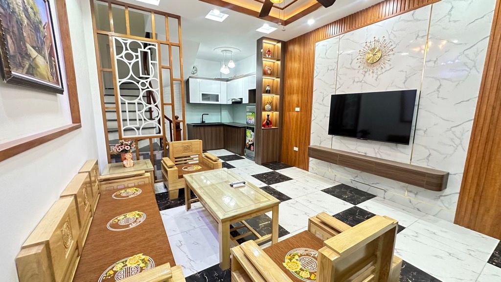 Bán nhà Lĩnh Nam - diện tích 30m2 4 tầng - Nhà đẹp, ô tô đỗ cửa - giá 6,7 tỷ