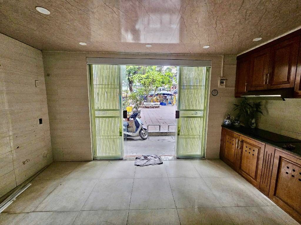 Bán nhà Phương Mai - diện tích 27m2 3 tầng - Lô góc kinh doanh sầm uất - giá 3,8 tỷ