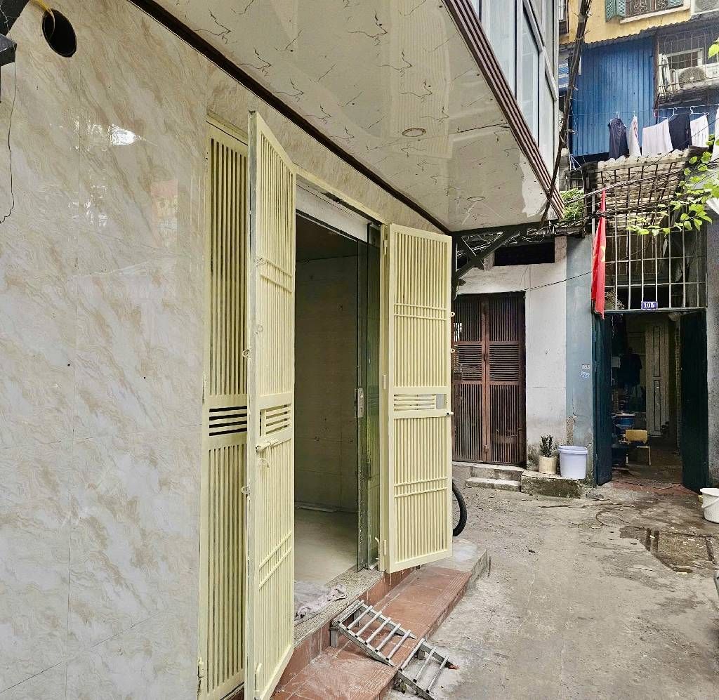 Bán nhà Phương Mai - diện tích 27m2 3 tầng - Lô góc kinh doanh sầm uất - giá 3,8 tỷ