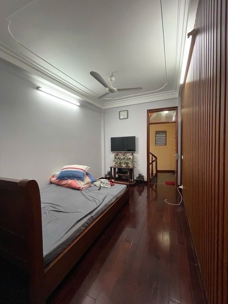 Bán nhà Lương Sử A - diện tích 31m2 5 tầng - Nhà đẹp hiếm có - giá 7,9 tỷ