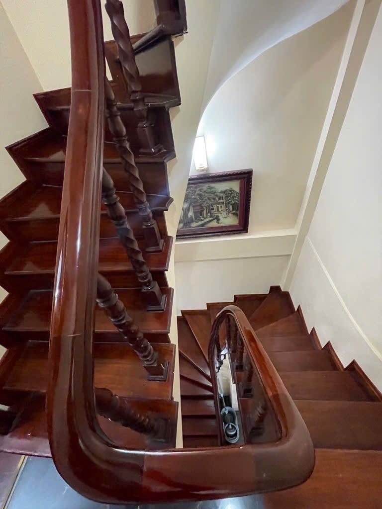 Bán nhà Lương Sử A - diện tích 31m2 5 tầng - Nhà đẹp hiếm có - giá 7,9 tỷ