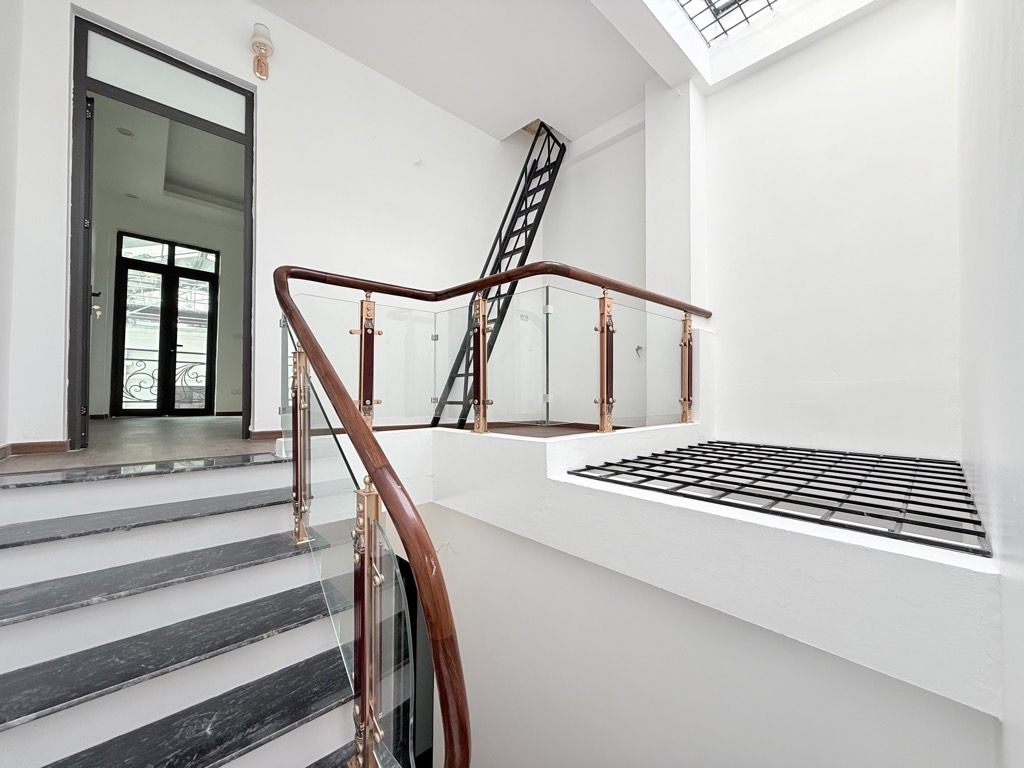 Bán nhà Ngũ Nhạc - diện tích 48m2 5 tầng - Nhà đẹp ở ngay - giá 10,8 tỷ