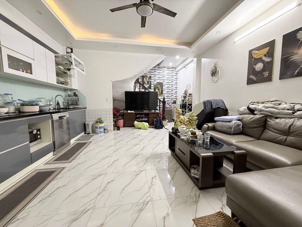 Bán nhà Nguyễn Khoái - diện tích 35,4m2 4 tầng - Mặt tiền siêu đẹp - giá 7,6 tỷ