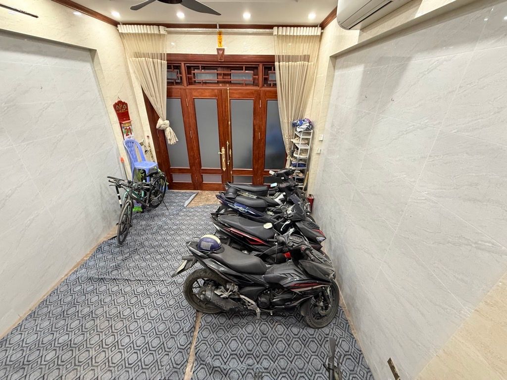 Bán nhà Thanh Lân - diện tích 50m2 6 tầng - Nhà đẹp ở ngay, thang máy - giá 11,7 tỷ