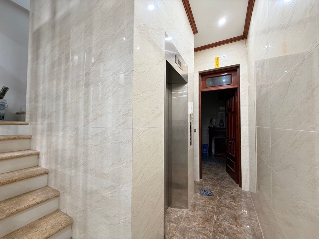 Bán nhà Thanh Lân - diện tích 50m2 6 tầng - Nhà đẹp ở ngay, thang máy - giá 11,7 tỷ