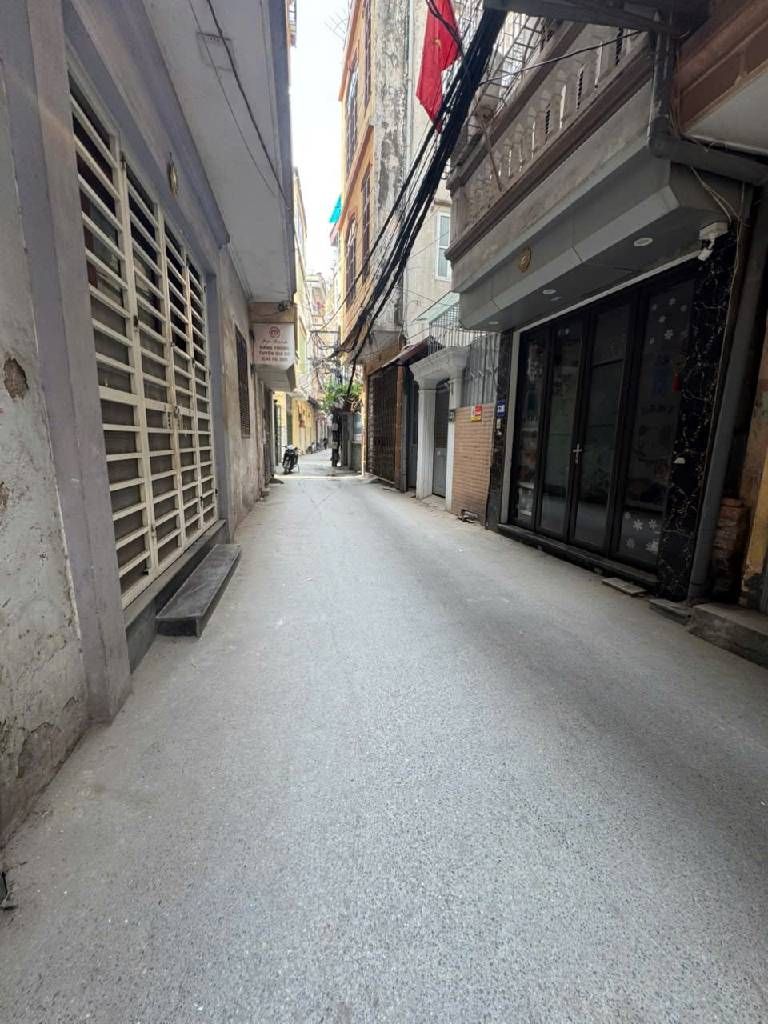 Bán nhà Cự Lộc - diện tích 40m2 5 tầng - Ngõ thông kinh doanh online - giá 9,95 tỷ