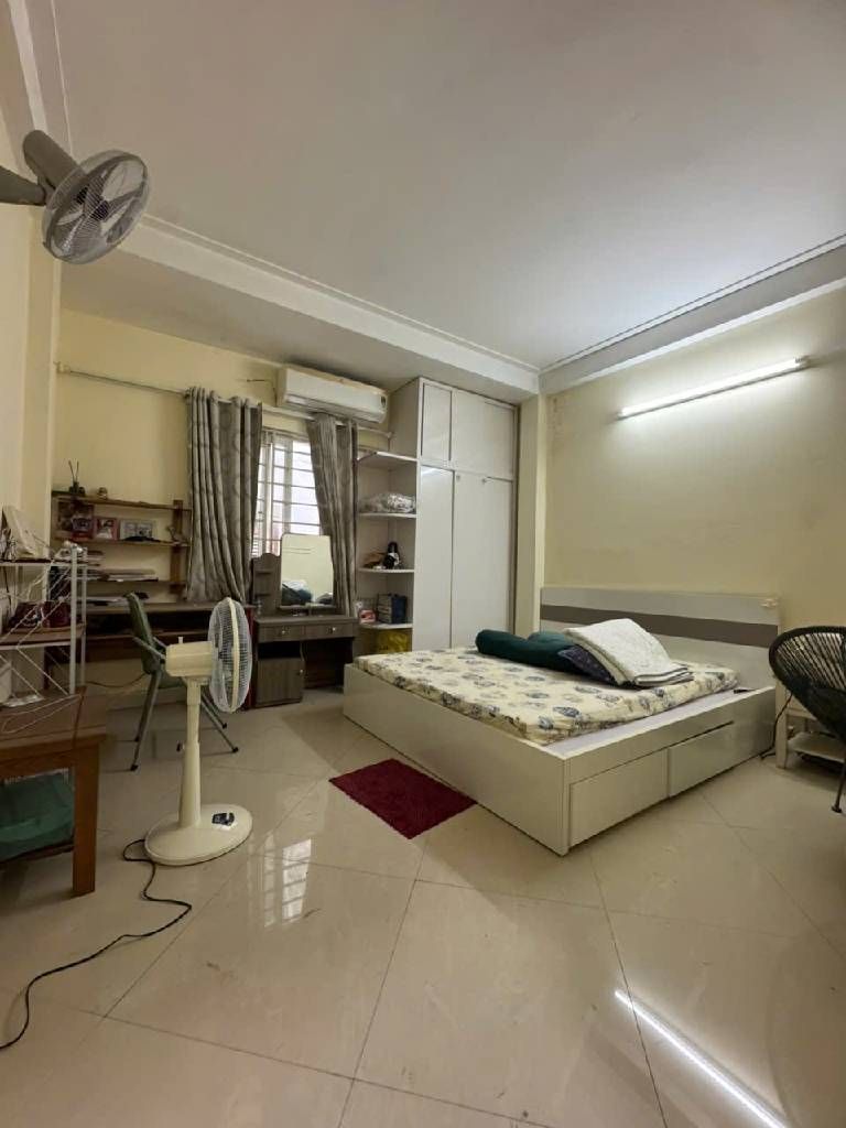 Bán nhà Cự Lộc - diện tích 40m2 5 tầng - Ngõ thông kinh doanh online - giá 9,95 tỷ