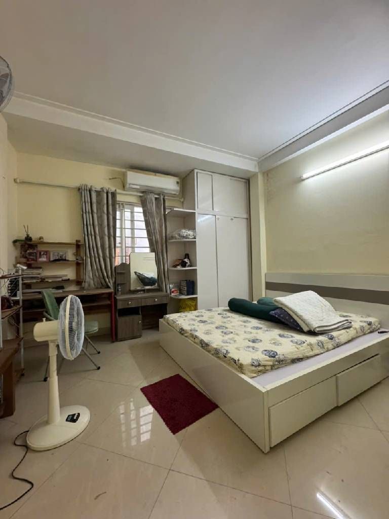 Bán nhà Cự Lộc - diện tích 40m2 5 tầng - Ngõ thông kinh doanh online - giá 9,95 tỷ