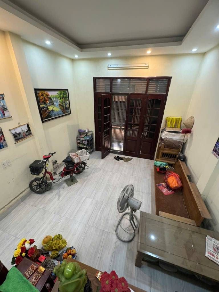 Bán nhà Cự Lộc - diện tích 40m2 5 tầng - Ngõ thông kinh doanh online - giá 9,95 tỷ