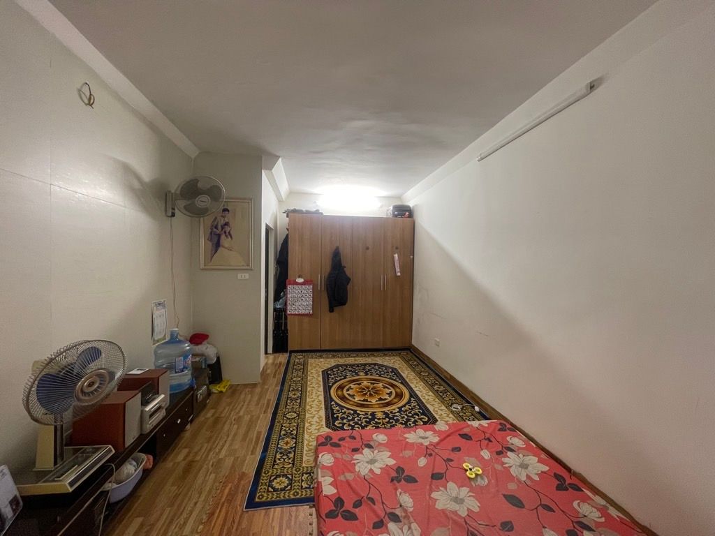 Bán nhà Nguyễn Công Trứ - diện tích 40,6m2 1 tầng - Ô tô con đỗ cửa - giá 4,5 tỷ