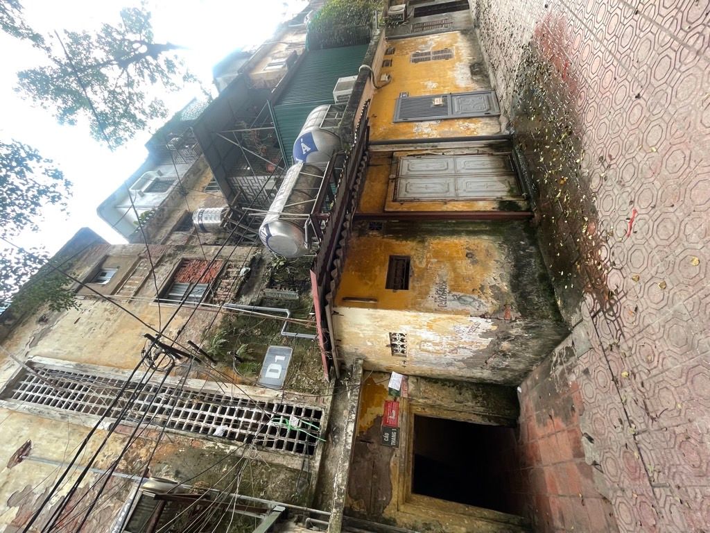 Bán nhà Nguyễn Công Trứ - diện tích 40,6m2 1 tầng - Ô tô con đỗ cửa - giá 4,5 tỷ