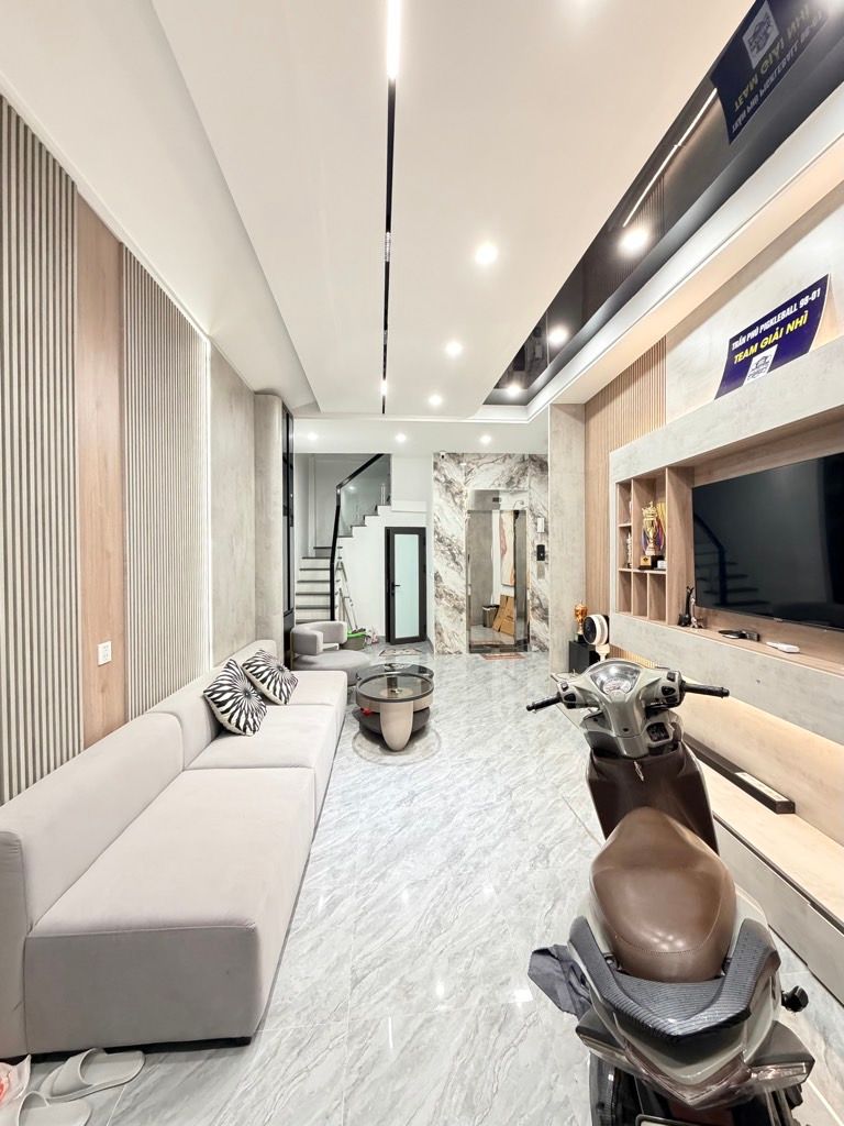 Bán nhà Dương Văn Bé - diện tích 36m2 5 tầng - thang máy, nở hậu - giá 11,4 tỷ