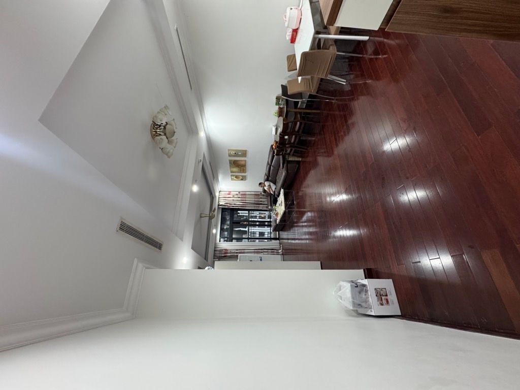 Bán nhà Nguyễn Trãi - diện tích 143.6m2 1 tầng - Căn hộ cao cấp Royal - giá 18 tỷ