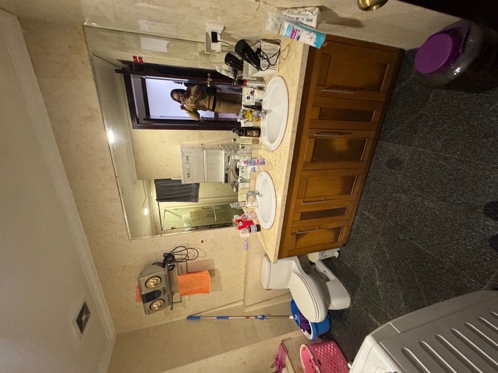 Bán nhà Nguyễn Trãi - diện tích 143.6m2 1 tầng - Căn hộ cao cấp Royal - giá 18 tỷ