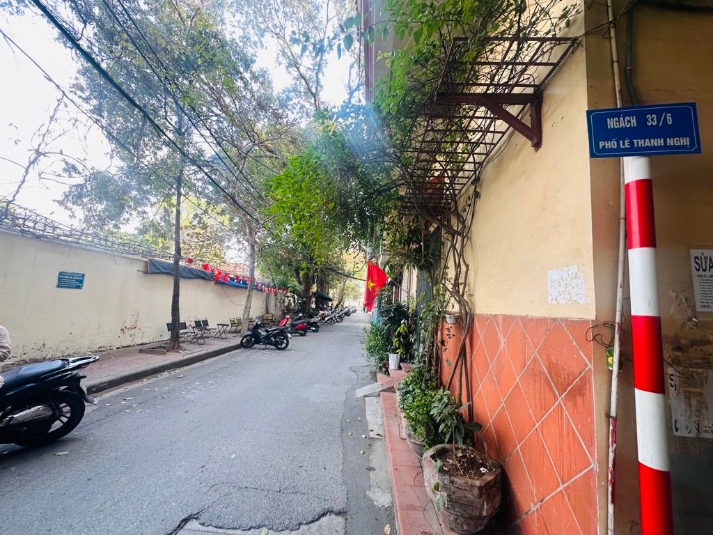 Bán nhà Lê Thanh Nghị - diện tích 22,3m2 5 tầng - Ngõ thông, ô tô tránh - giá 8,6 tỷ