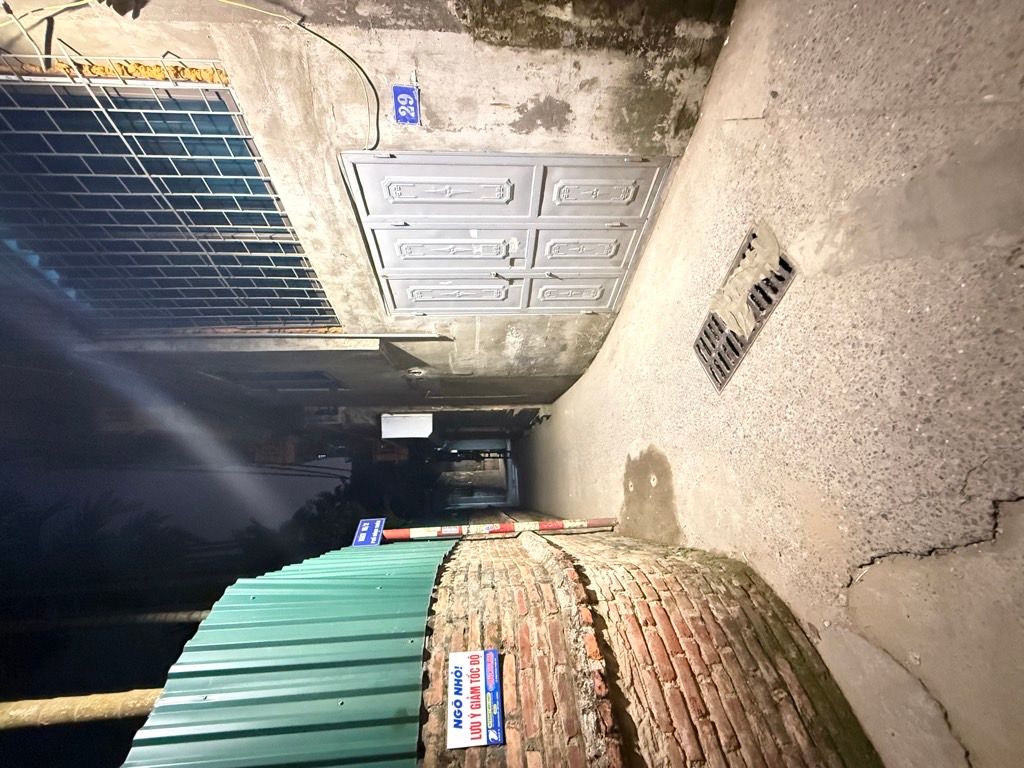 Bán nhà Đông Thiên - diện tích 27m2 2 tầng - gần các trường học từ mẫu giáo đến hết phổ thông - giá 2,3 tỷ