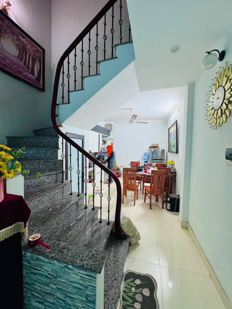 Bán nhà Định Công Hạ - diện tích 39m2 2 tầng - Nhà đẹp hiếm có - giá 1,9 tỷ