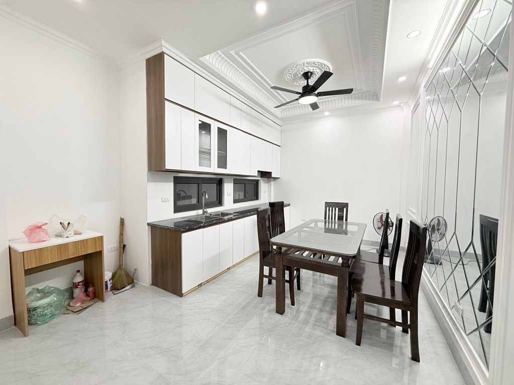 Bán nhà Vĩnh Hưng - diện tích 57.3m2 5 tầng - Thang máy - giá 13,5 tỷ