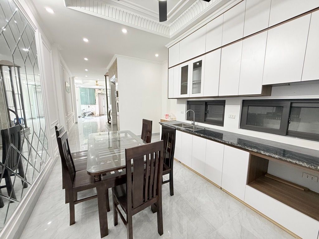 Bán nhà Vĩnh Hưng - diện tích 57.3m2 5 tầng - Thang máy - giá 13,5 tỷ