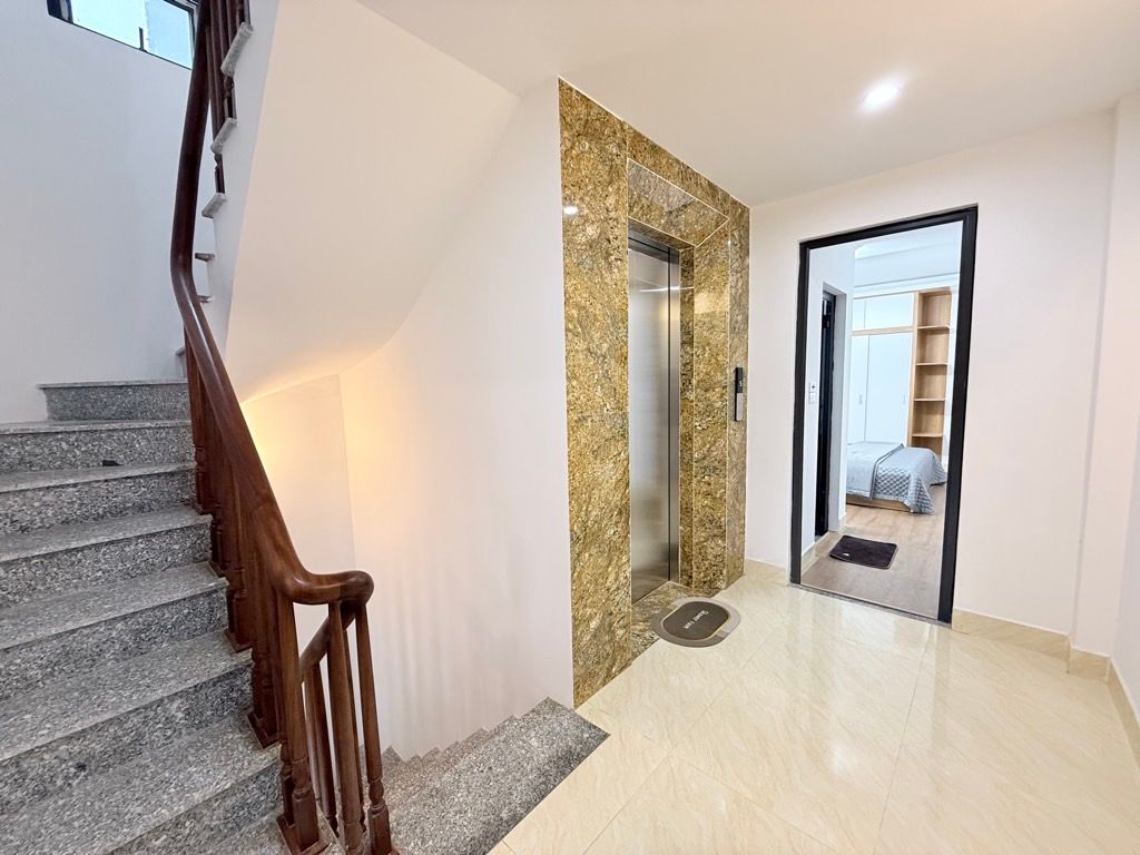 Bán nhà Vĩnh Hưng - diện tích 57.3m2 5 tầng - Thang máy - giá 13,5 tỷ