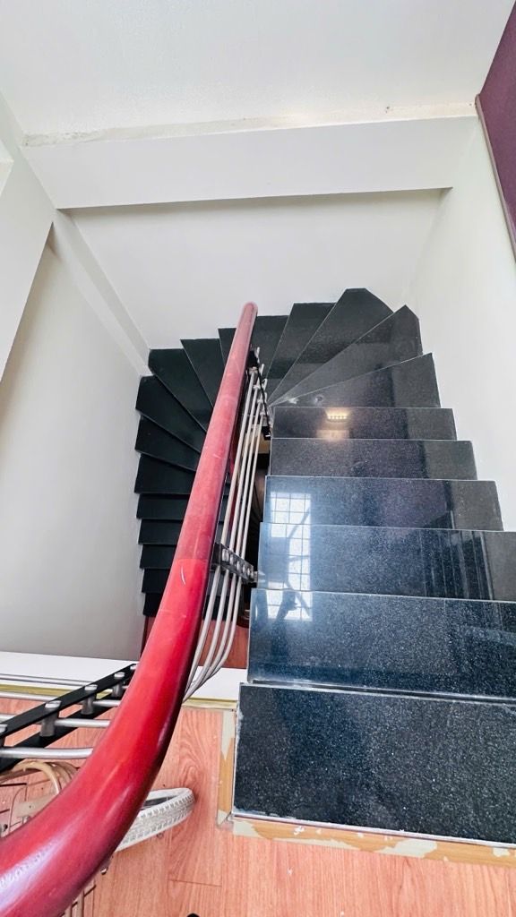 Bán nhà Định Công Thượng - diện tích 30m2 5 tầng - Ô tô đỗ cổng - giá 3,5 tỷ