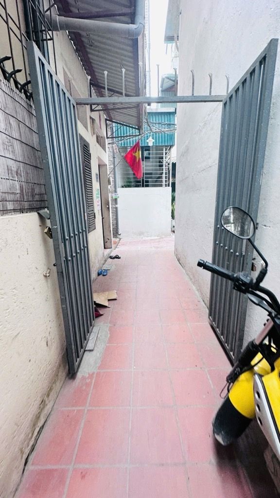 Bán nhà Định Công Thượng - diện tích 30m2 5 tầng - Ô tô đỗ cổng - giá 3,5 tỷ