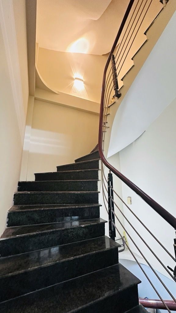 Bán nhà Định Công Thượng - diện tích 30m2 5 tầng - Ô tô đỗ cổng - giá 3,5 tỷ