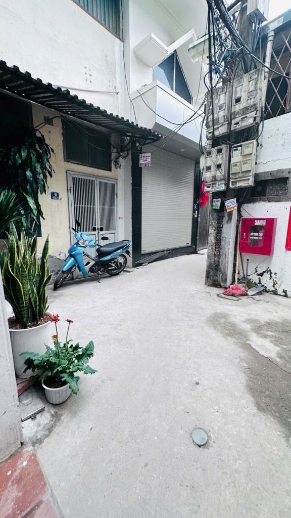 Bán nhà Định Công Thượng - diện tích 30m2 5 tầng - Ô tô đỗ cổng - giá 3,5 tỷ