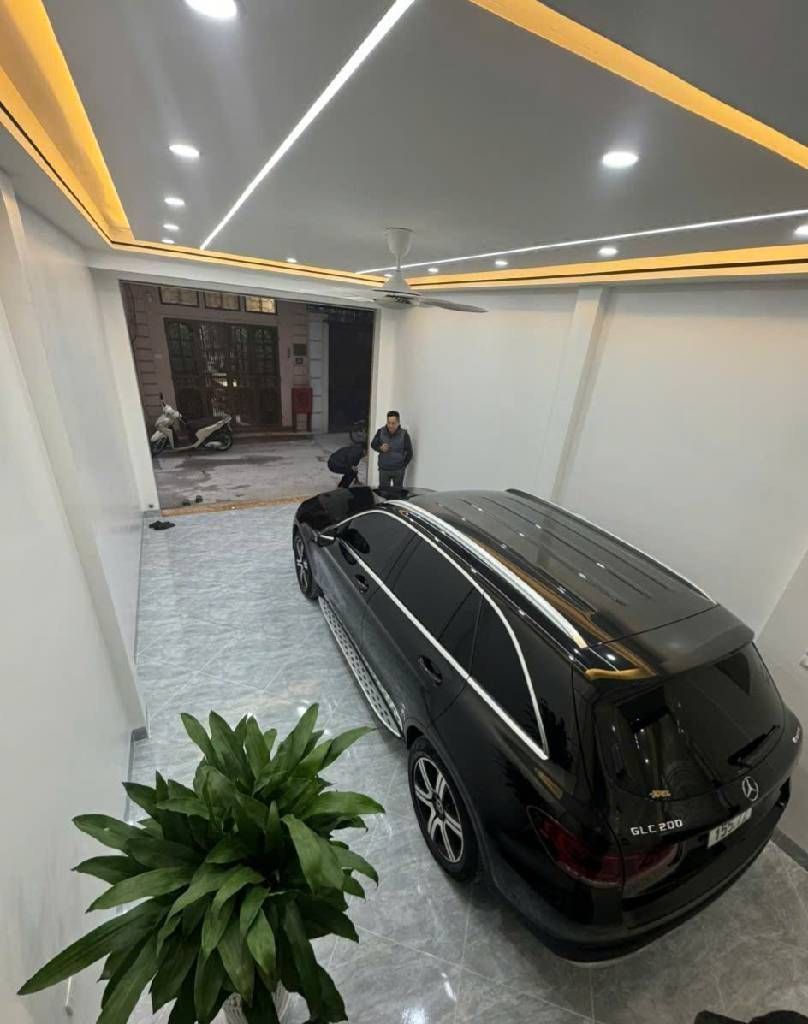 Bán nhà Kim Giang - diện tích 35.4m2 7 tầng - Ô tô vào nhà - giá 14,5 tỷ